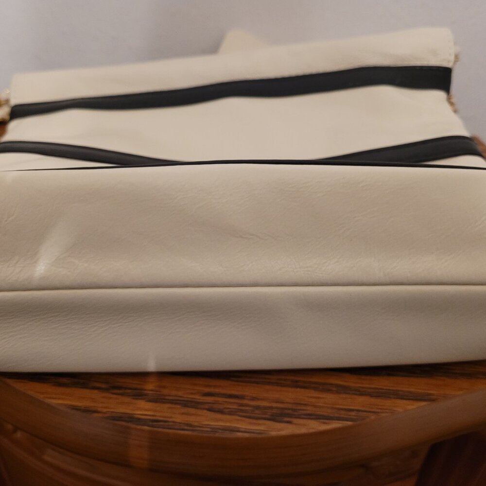 Chanel Cross-body Bag - Picture 5 of 14